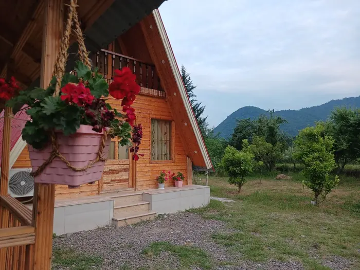 کلبه یک خوابه سوئیسی سیاهمرد ۱