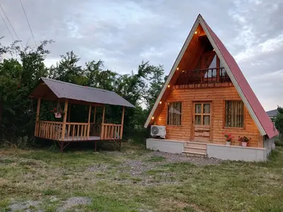 کلبه یک خوابه سوئیسی سیاهمرد ۱