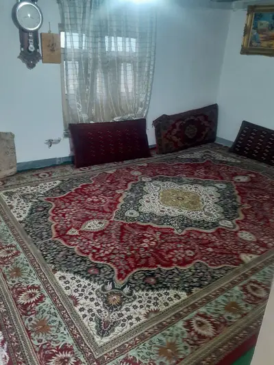 اقامتگاه سنتی خانه دارای یع اتاق مبله ویک اتاق پذیرایی وس رویس بهداشتی میباشد2 - پذیرایی ونشیمن وبالکن بسیار زیبا با چشم انداز بسیار عالی میباشد