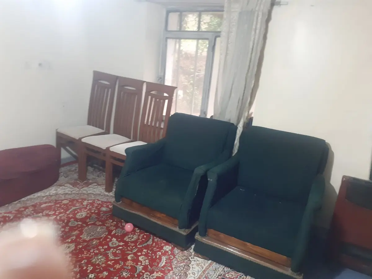 خانه دارای یع اتاق مبله ویک اتاق پذیرایی وسرویس بهداشتی میباشد - پذیرایی ونشیمن وبالکن بسیار زیبا با چشم انداز بسیار عالی میباشد