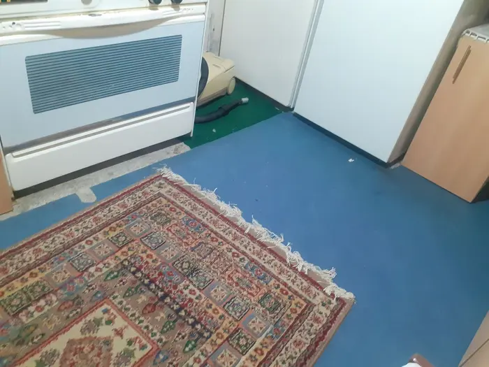 خانه دارای یع اتاق مبله ویک اتاق پذیرایی وسرویس بهداشتی میباشد - پذیرایی ونشیمن وبالکن بسیار زیبا با چشم انداز بسیار عالی میباشد