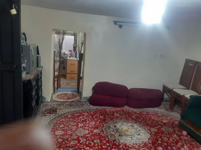 خانه دارای یع اتاق مبله ویک اتاق پذیرایی وسرویس بهداشتی میباشد - پذیرایی ونشیمن وبالکن بسیار زیبا با چشم انداز بسیار عالی میباشد