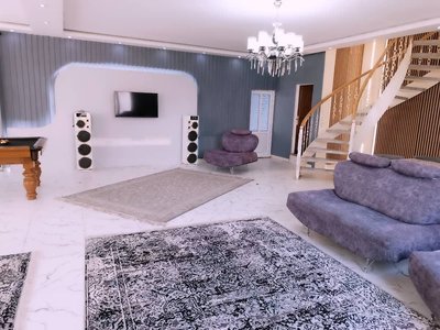 ویلا چهارخوابه استخردار آبگرم گلبرگ ۱