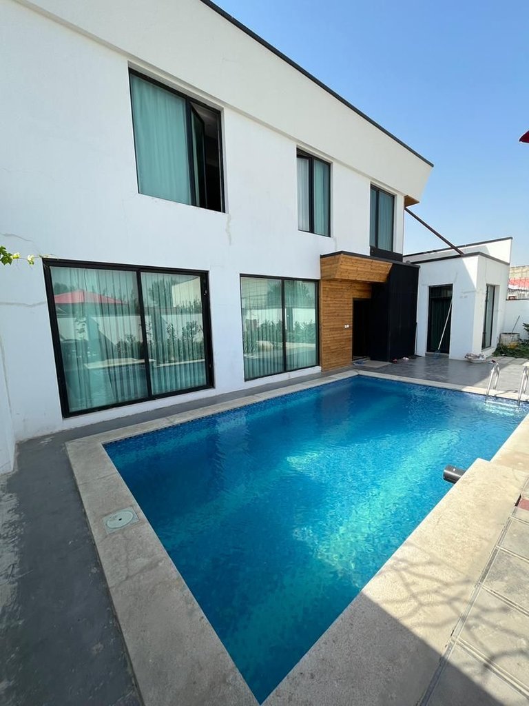 ویلا چهارخوابه استخردار آبگرم سپید