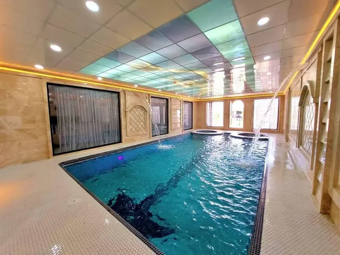 ویلا چهارخوابه استخردار آبگرم قلعه مجلل