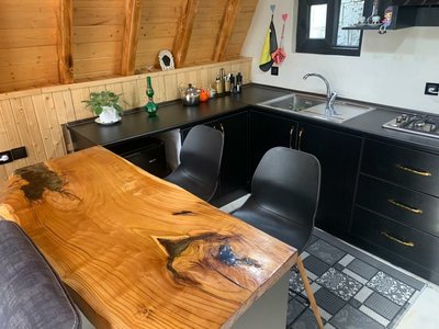 کلبه یک خوابه سوئیسی جکوزی دار کوهستان