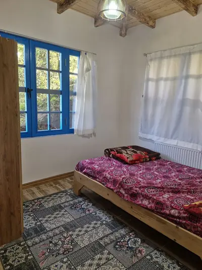 کلبه دوخوابه جنگلی سرولات