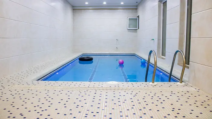 ویلا چهارخوابه استخردار آبگرم دریا