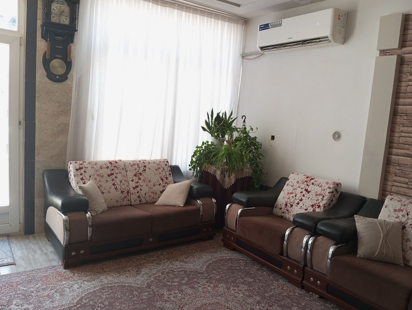 آپارتمان دوخوابه اسکان آرامش - پذیرایی