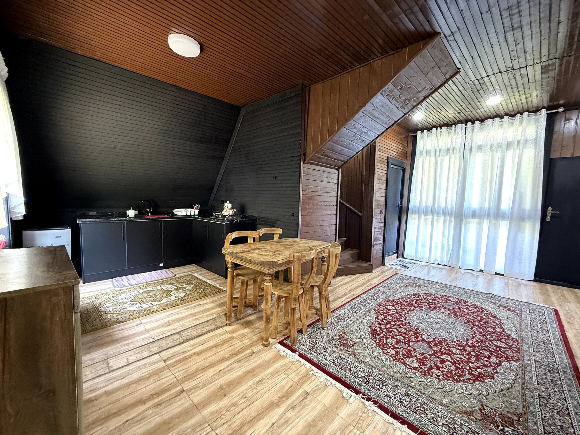 کلبه دوخوابه سوئیسی هُرماد