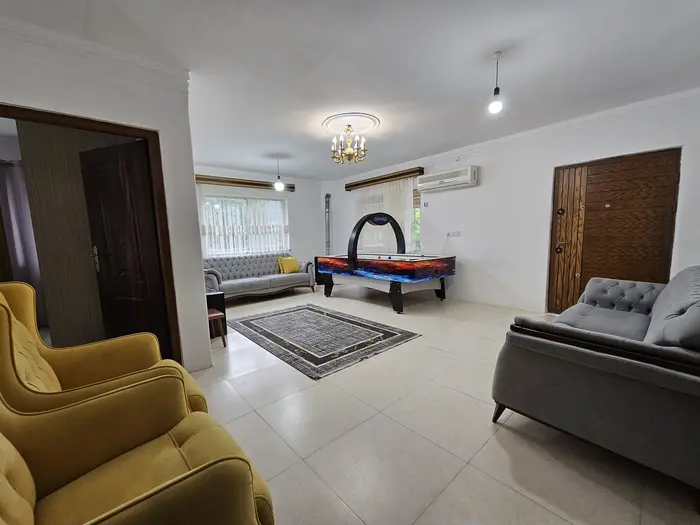 ویلا دوخوابه جنگلی استخردار آبگرم ولنگا - سالن نشیمن و ایر هاکی