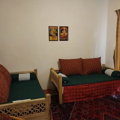 بومگردی سرای مهرآفرین مرق - اتاق ۱