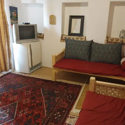 بومگردی سرای مهرآفرین مرق - اتاق ۲