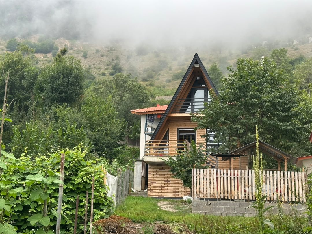 کلبه دوخوابه سوئیسی یادگار سبز