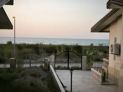 ویلا دوخوابه ساحلی لاریم