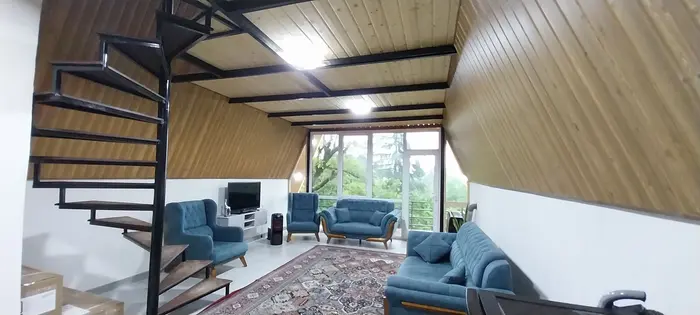 کلبه یک خوابه جکوزی دار جنگلی پریهان - پذیرایی