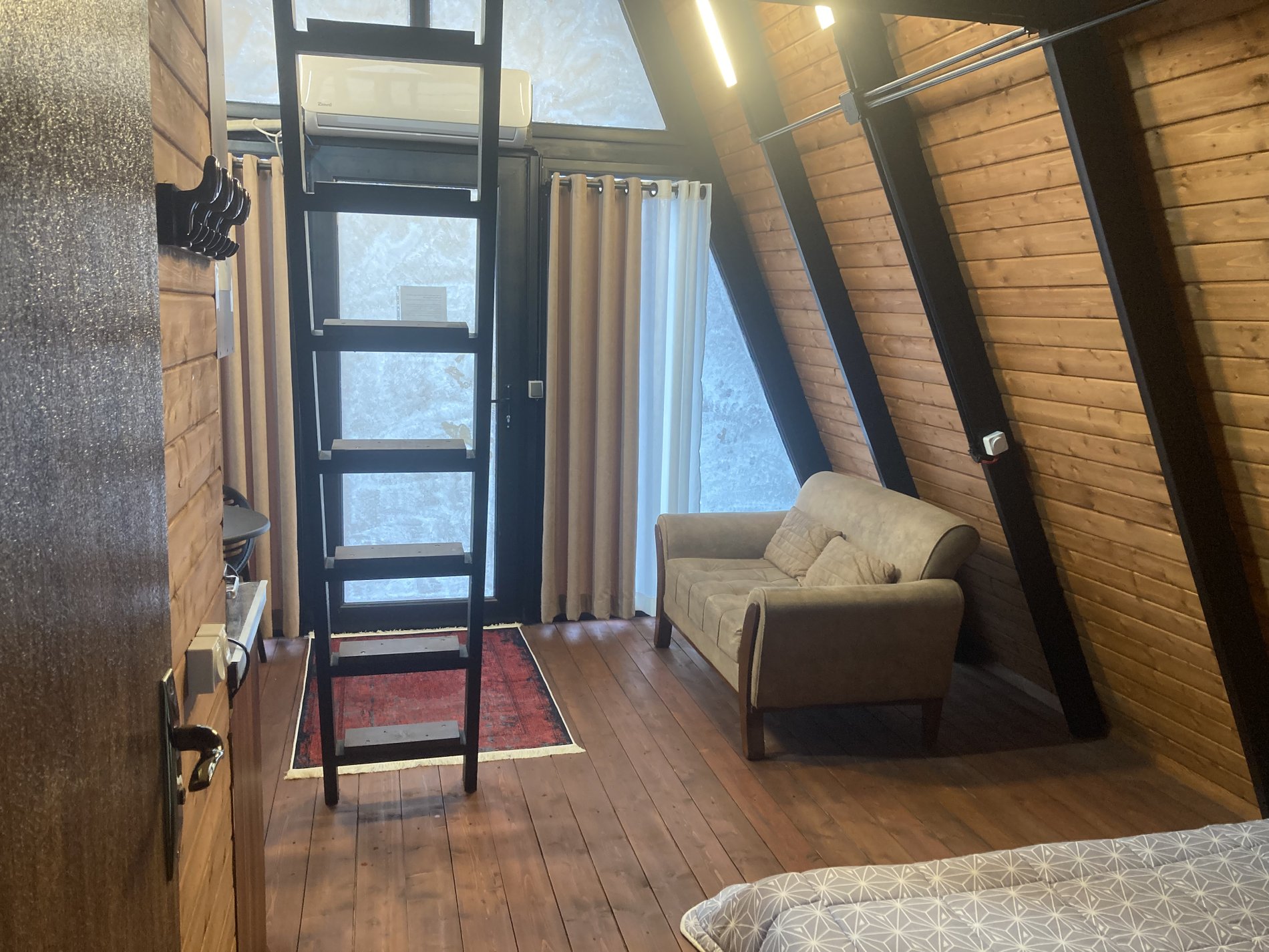 کلبه یک خوابه دوبلکس سوئیسی میراث 1