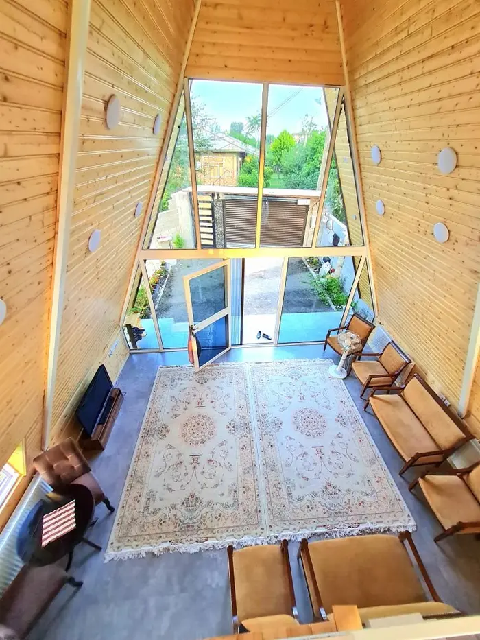 کلبه یک خوابه سوئیسی جولَندان - فضای نشیمن