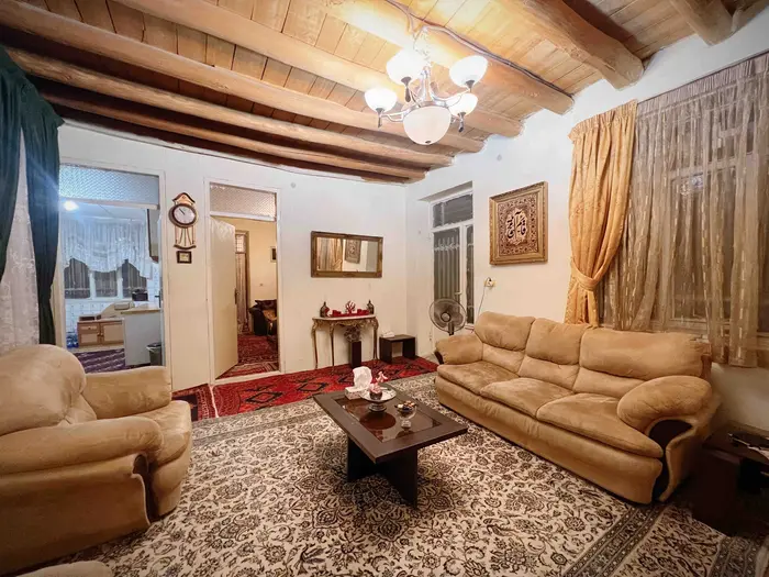 بوم گردی خانه باغ خاطره - واحد بهشت - نمای کلی داخل ساختمان