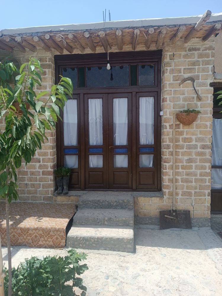 بومگردی گیناش - واحد نیلوفر