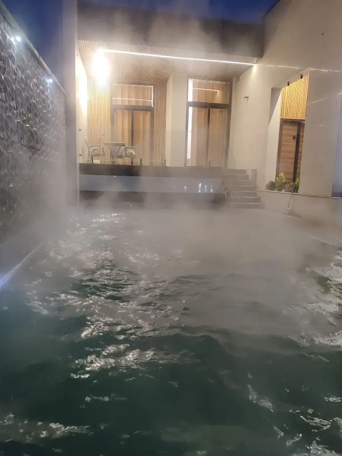 دوخوابه استخردار آبگرم ییلاقی فشند - اب گرم