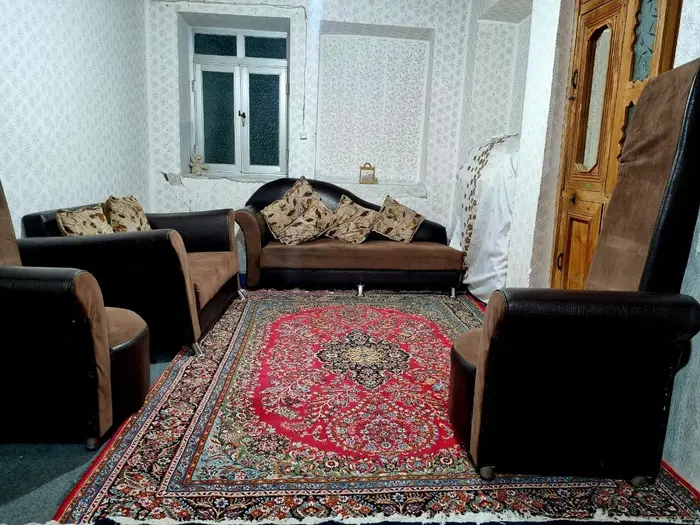 کلبه یک خوابه جنگلی تی تی گل - اتاق پذیرایی