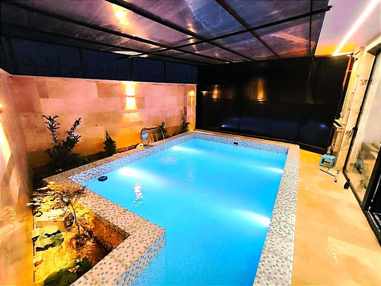 سه خوابه استخردار سرپوشیده کاملیا