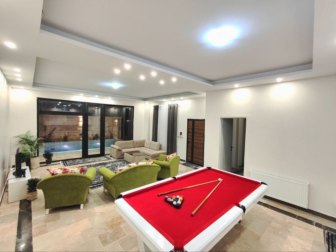 سه خوابه استخردار سرپوشیده کاملیا