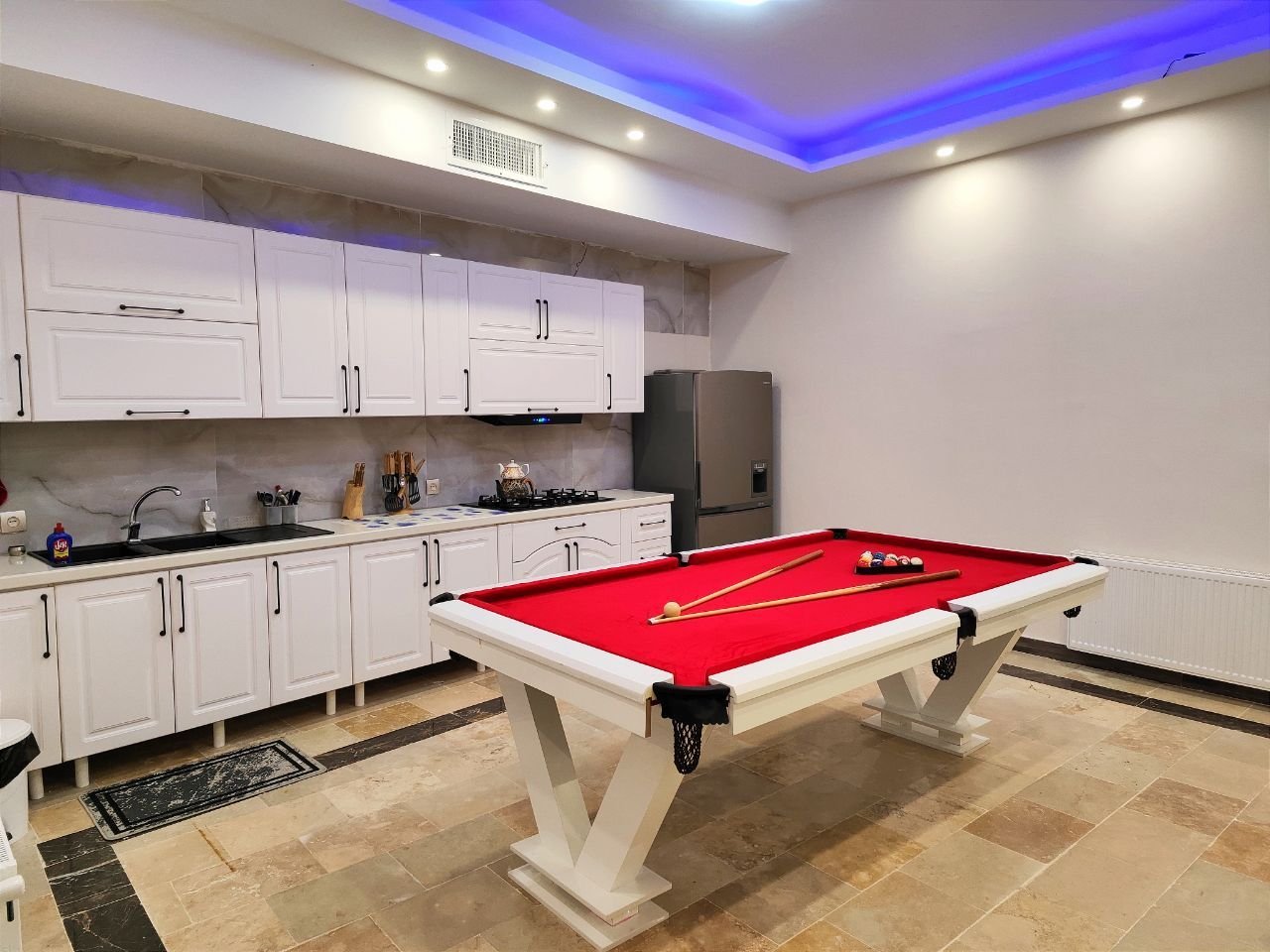 سه خوابه استخردار سرپوشیده کاملیا