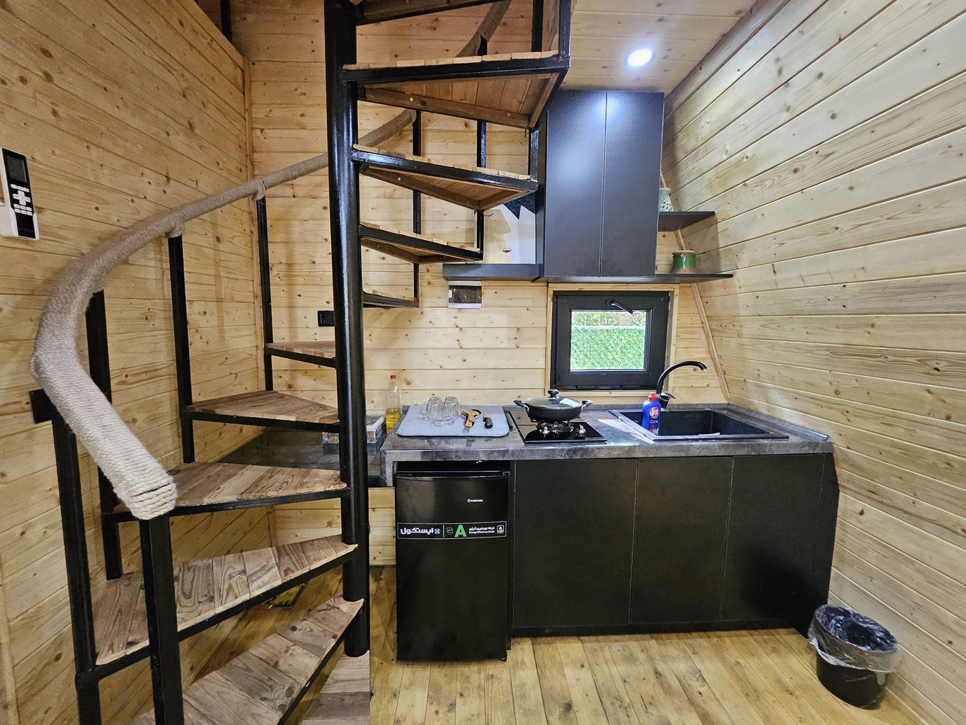 یک خوابه استخردار آبگرم میجان