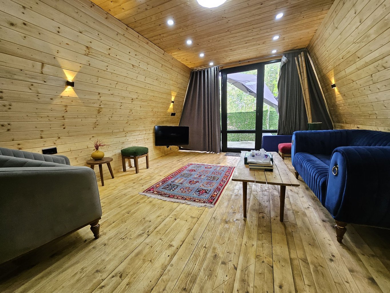 یک خوابه استخردار آبگرم میجان