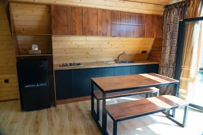 کلبه دوخوابه سوئیسی استخردار آبگرم شوکا