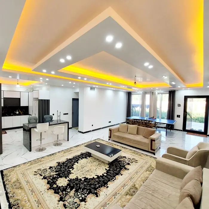 ویلا دوخوابه شهرکی استخردار آبگرم مهستان ۱ - نمای کلی پذیرایی