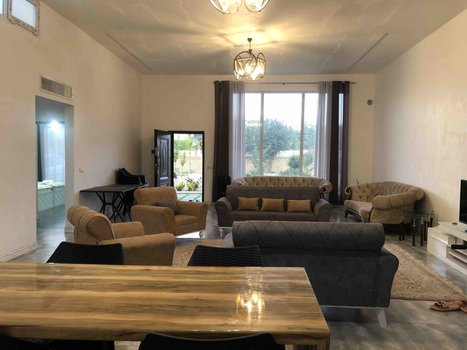 ویلا باغ ویلا اجاره ای با استخر سرپوشیده - حال و پذیرایی