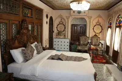 اقامتگاه سنتی داروش - واحد پنج دری