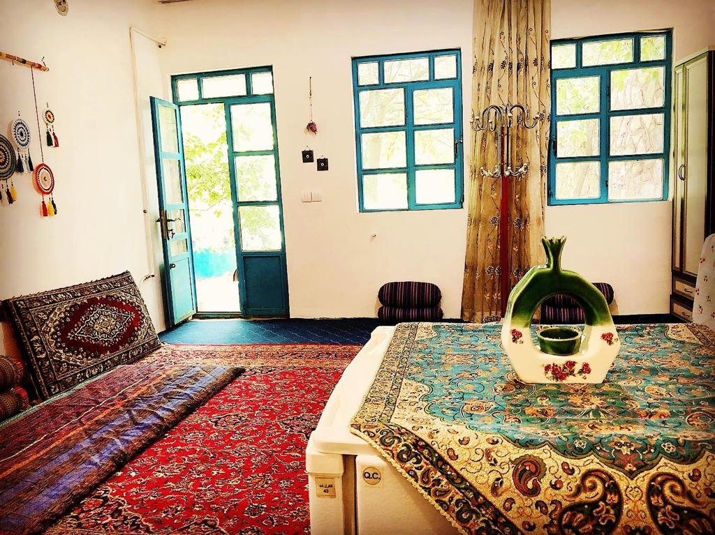 بوم گردی فلت هزار و یک شب واحد شب اول