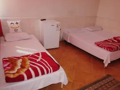 مسافرخانه ولیعصر - واحد سه تخته