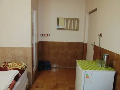 مسافرخانه مهران ولیعصر - واحد سه نفره 2