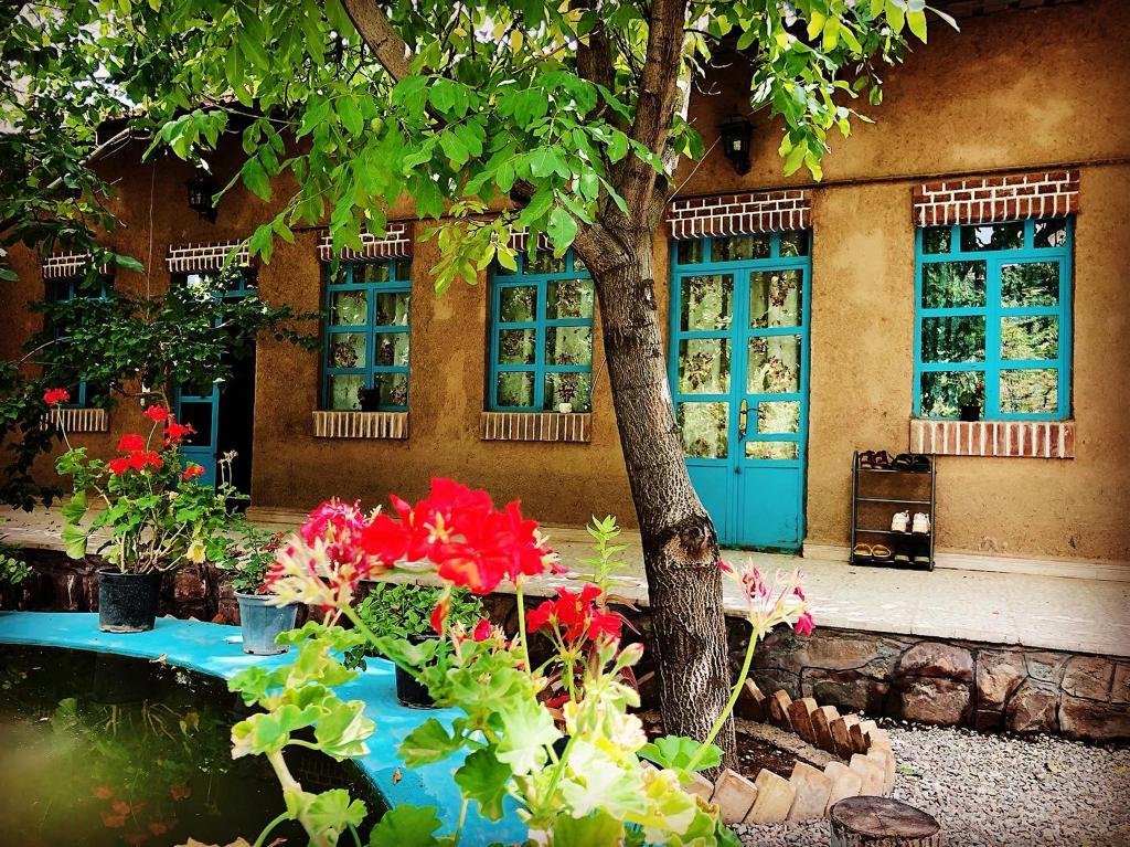 بوم گردی فلت هزار و یک شب واحد شب اول