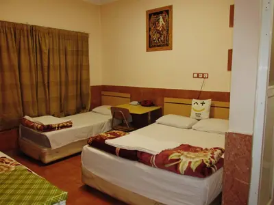 مسافرخانه مهران ولیعصر - واحد سه تخته 4