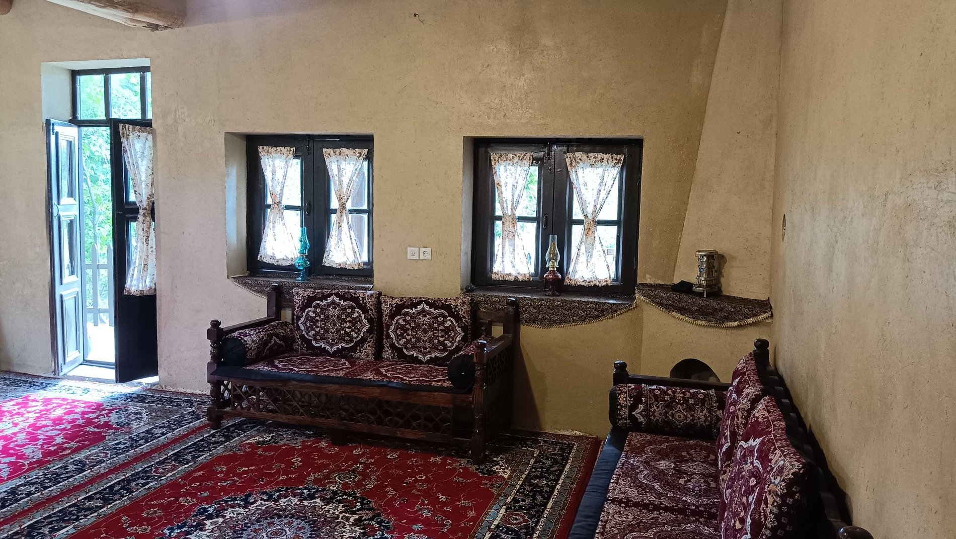 اقامتگاه سنتی بی بی خانم - واحد پذیرایی