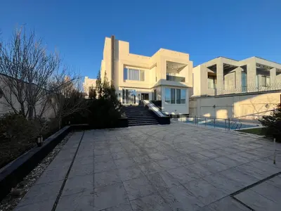 ویلا چهارخوابه تریپلکس استخردار آبگرم گاندو