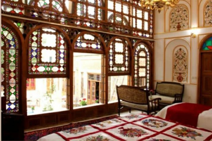 اقامتگاه سنتی حجه فروش - واحد شاه نشین - اتاق شاه نشین از داخل 