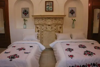 اقامتگاه سنتی حجه فروش - واحد پنجدری