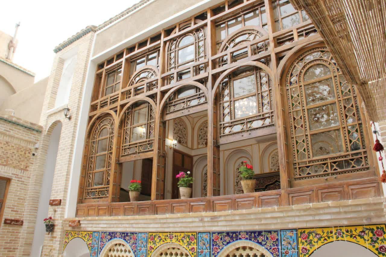 اقامتگاه سنتی حجه فروش - واحد شاه نشین - شاه نشین از بیرون 