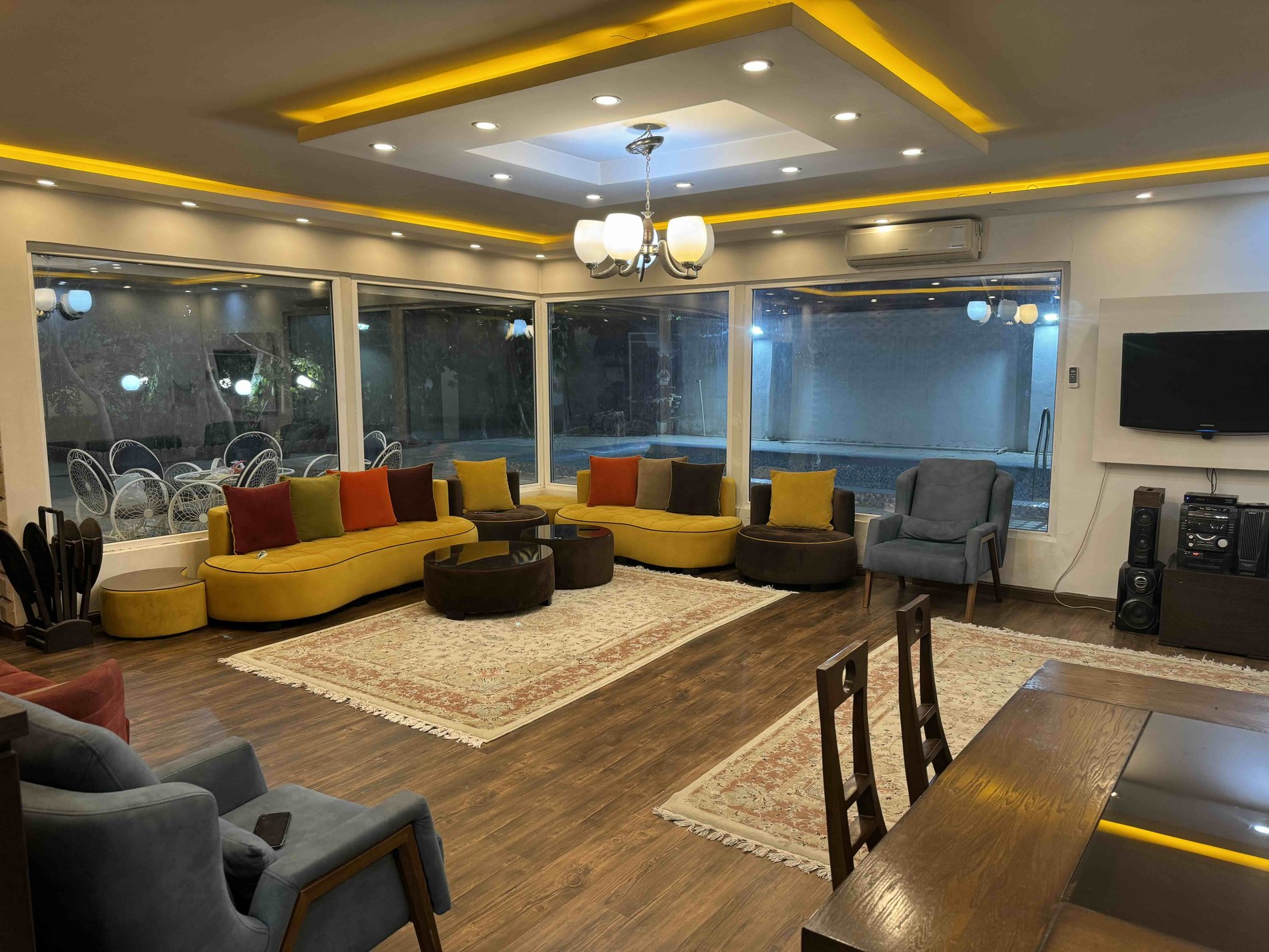 ویلا یک خوابه استخردار سبز نفس - نمای سالن نشیمن