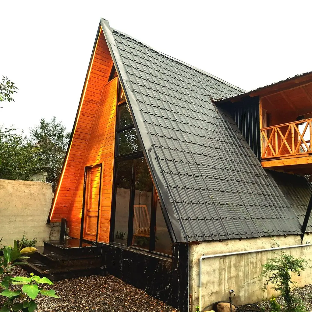 کلبه یک خوابه دوبلکس سوئیسی توکا - نمای بیرونی کلبه