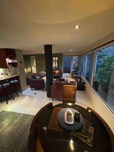 سوئیت فلت شیشه‌ای پله‌ گنجشک