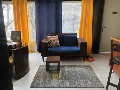 سوئیت فلت شیشه‌ای پله‌ گنجشک