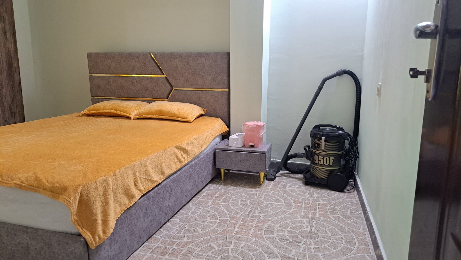 آپارتمان دوخوابه خندق 9